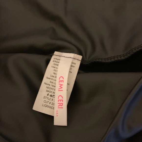 Two women’s pair of leather pants - Picture 4 of 7